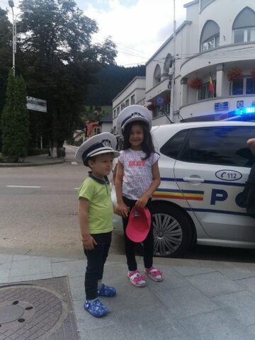 Polițiștii au interacționat cu copiii și le-au explicat principalele reguli de circulație