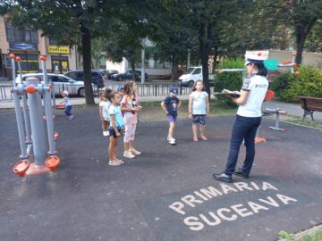 Polițiștii au interacționat cu copiii și le-au explicat principalele reguli de circulație