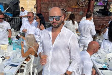 Vlad Luchian, într-o poză recentă dintr-un club de fițe din Mamaia