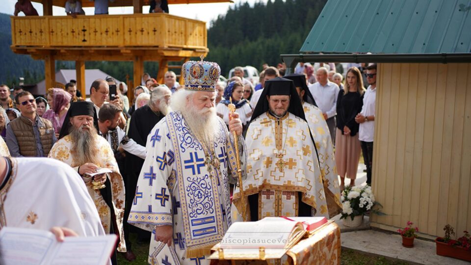 Schitul „Acoperământul Maicii Domnului” – Mestecăniș a fost sfințit duminică Schitul „Acoperământul Maicii Domnului” – Mestecăniș a fost sfințit duminică