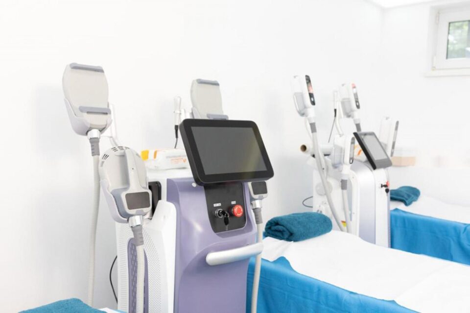 Remodelare corporală - „Emsculpt”, aparat unic în Suceava, la Salonul Queen Elisabeta
