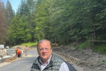 Gheorghe Flutur a verificat lucrările de asfaltare a drumului din Câmpulung Moldovenesc spre Rarău