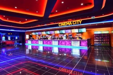 Lora, Cosmin Seleși, Mădălina Anea, printre artiștii care vin în Iulius Mall Suceava pentru lansarea filmului „Pup-o, mă! 2: Mireasa nebună”