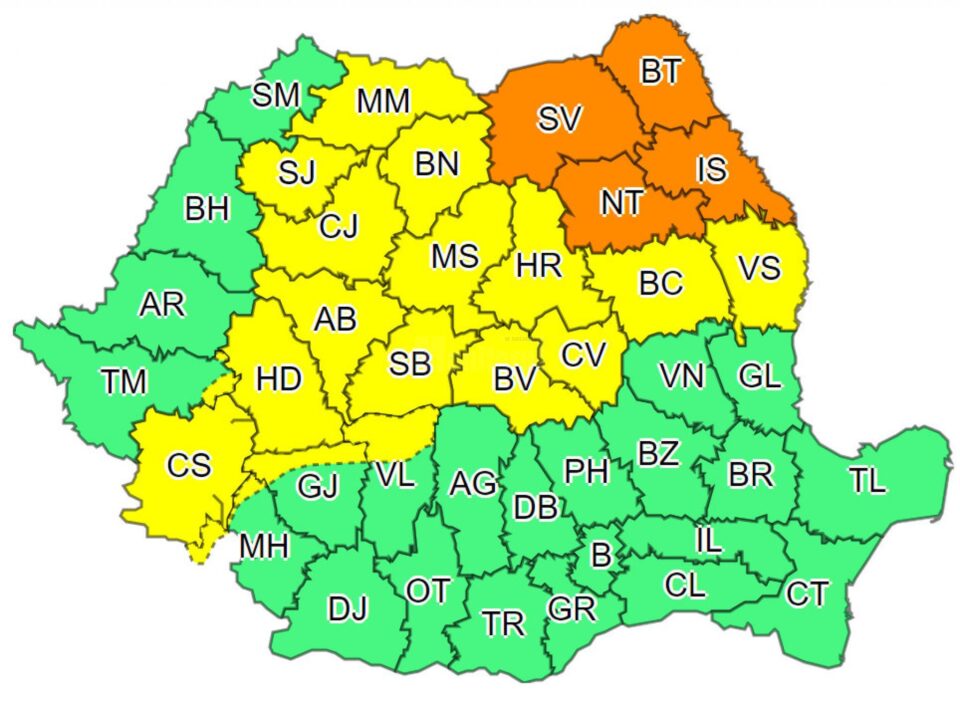 Cod portocaliu de vijelii puternice, averse torențiale și fulgere, până marți seara