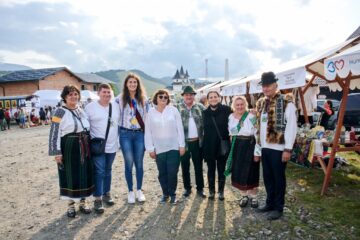 Ancuța Bodnar a vizitat standurile meșterilor populari prezenți la Hora la Prislop