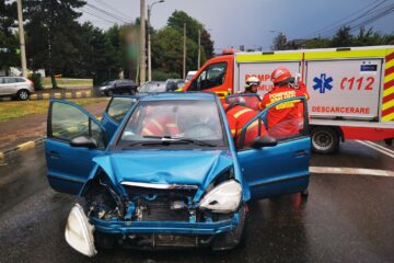 Trafic blocat și un om la spital, după un accident în municipiul Suceava