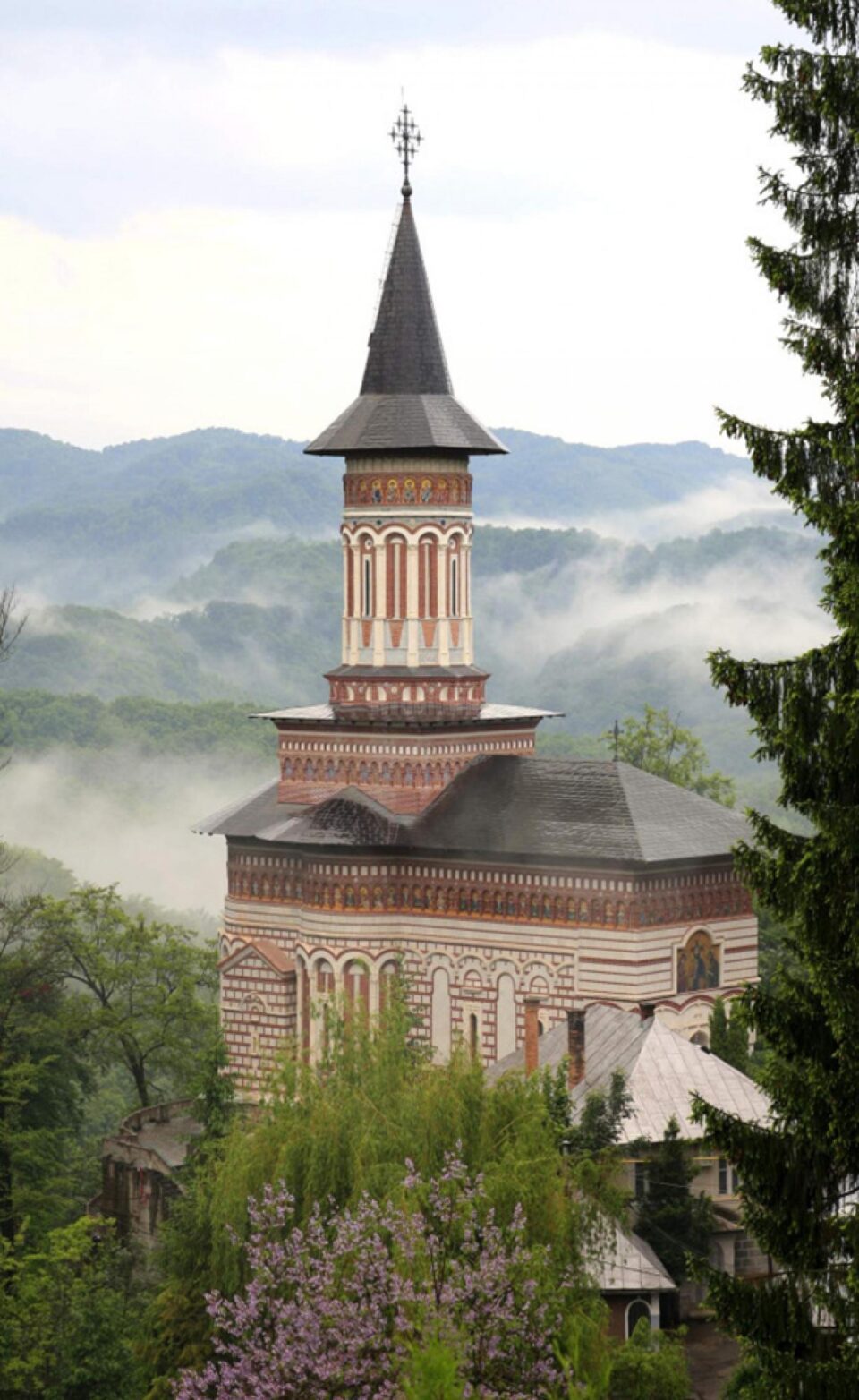 Icoana Maicii Domnului de la Rohia, binecuvântare și ajutor