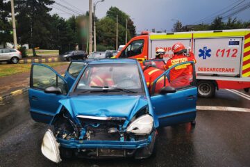Trafic blocat și un om la spital, după un accident în municipiul Suceava