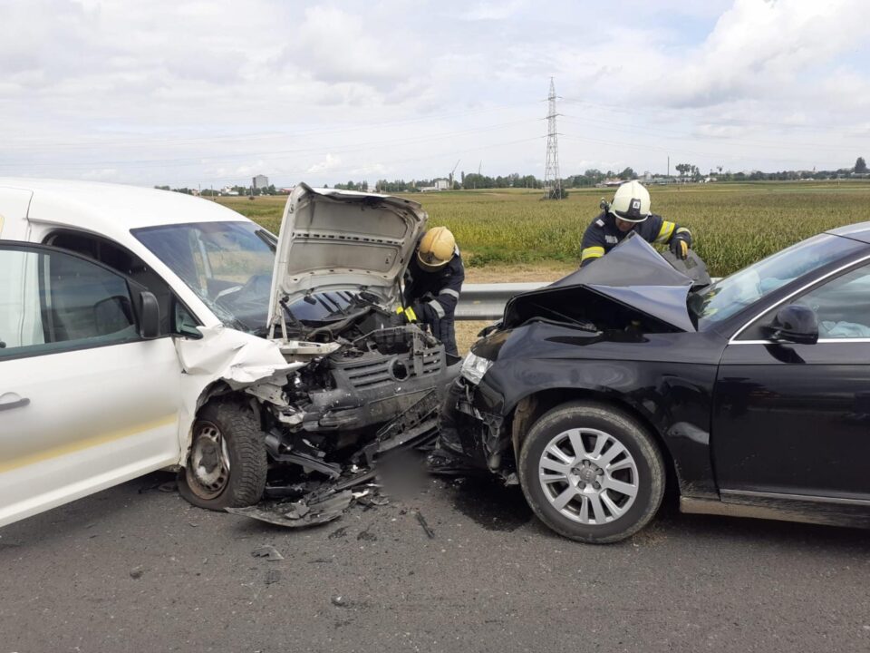 Tânăr de 22 de ani, mort după ce a pătruns inexplicabil pe contrasens și s-a izbit în două mașini Tânăr de 22 de ani, mort după ce a pătruns inexplicabil pe contrasens și s-a izbit în două mașini