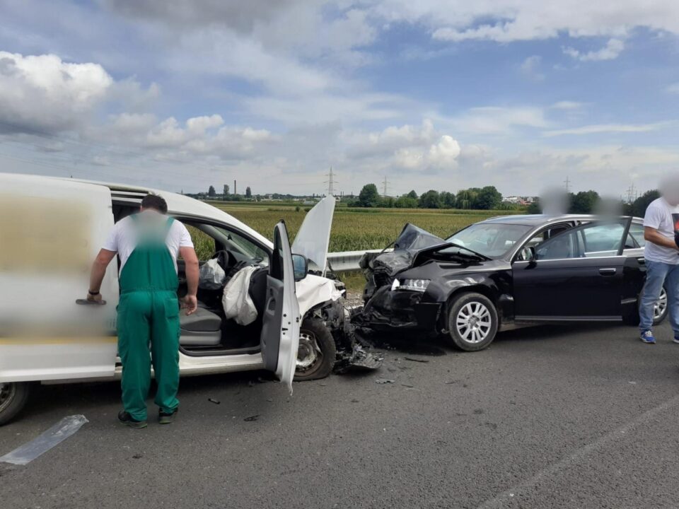 Tanarul de la volanul autoutilitarei VW Caddy a decedat