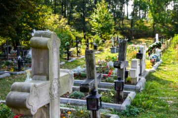 Cimitirul Mănăstirii Dragomirna foto Bogdan Zamfirescu
