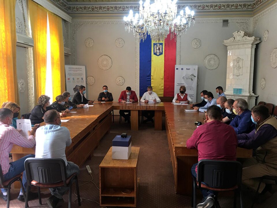 Consiliul Local al municipiului Fălticeni a aprobat cu unanimitate de voturi acordarea titlului de Cetățean de Onoare actorului Vlad Rădescu, actorului Ovidiu Cuncea și coregrafei Lorette Enache Consiliul Local al municipiului Fălticeni a aprobat cu unanimitate de voturi acordarea titlului de Cetățean de Onoare actorului Vlad Rădescu, actorului Ovidiu Cuncea și coregrafei Lorette Enache