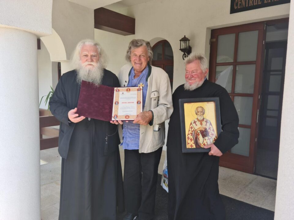 Florin Piersic a primit Ordinul „Mușatinii” al Arhiepiscopiei Sucevei și Rădăuților din partea Înaltpreasfințitului Părinte Calinic Florin Piersic a primit Ordinul „Mușatinii” al Arhiepiscopiei Sucevei și Rădăuților din partea Înaltpreasfințitului Părinte Calinic