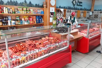 Abundență de produse Raitar în galantarele magazinului din Frasin