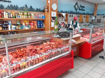 Abundență de produse Raitar în galantarele magazinului din Frasin