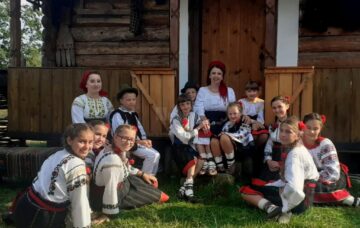 „Dăscălița”, un imn al dascălului, va fi lansat în curând de învățătoarea Elena Negru