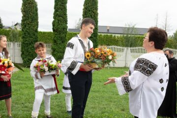 ''Copii la altar'' la Parohia ”Pogorârea SF. Duh”, din localitatea Vicovu de Jos