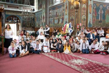 ''Copii la altar'' la Parohia ”Pogorârea SF. Duh”, din localitatea Vicovu de Jos