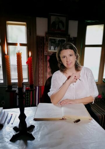 „Dăscălița”, un imn al dascălului, va fi lansat în curând de învățătoarea Elena Negru