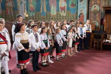 ''Copii la altar'' la Parohia ”Pogorârea SF. Duh”, din localitatea Vicovu de Jos