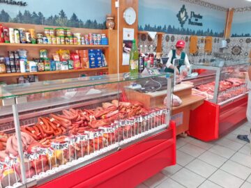 Abundență de produse Raitar în galantarele magazinului din Frasin
