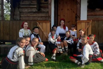 „Dăscălița”, un imn al dascălului, va fi lansat în curând de învățătoarea Elena Negru