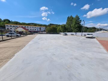 Curtea unde au fost amenajate nouă peroane