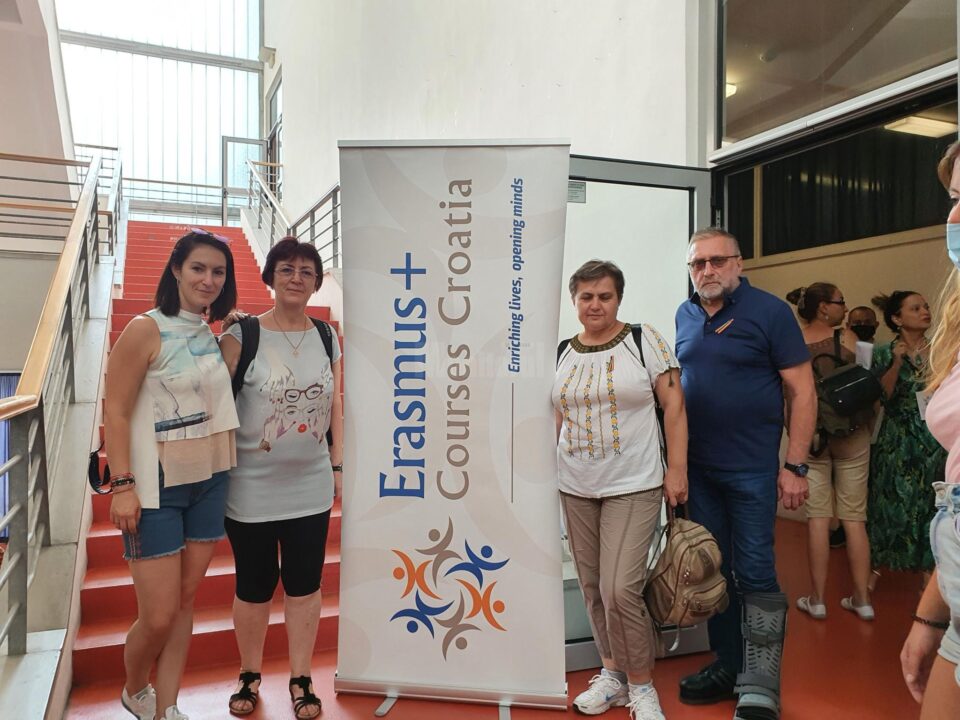 Formare profesională pentru 11 cadre didactice, printr-un proiect european, la Școala Gimnazială nr. 10 Suceava