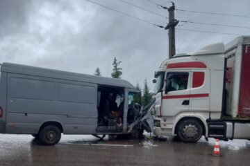 Accident cu cinci victime, la Poiana Stampei
