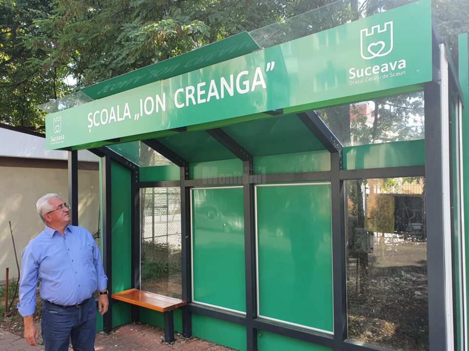 Primarul Ion Lungu in noile statii de autobuz