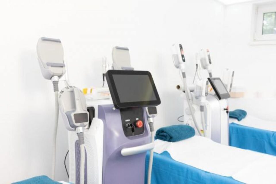 Remodelare corporală - „Emsculpt”, aparat unic în Suceava, la Salonul Queen Elisabeta