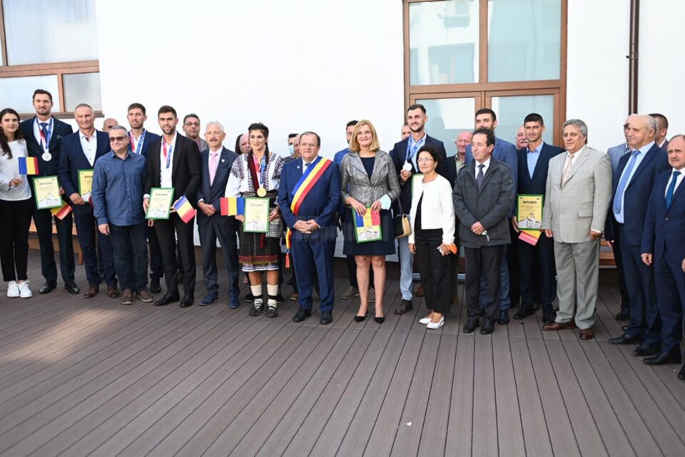 Gheorghe Flutur alături de sportivii suceveni medaliați la Olimpiada de la Tokyo
