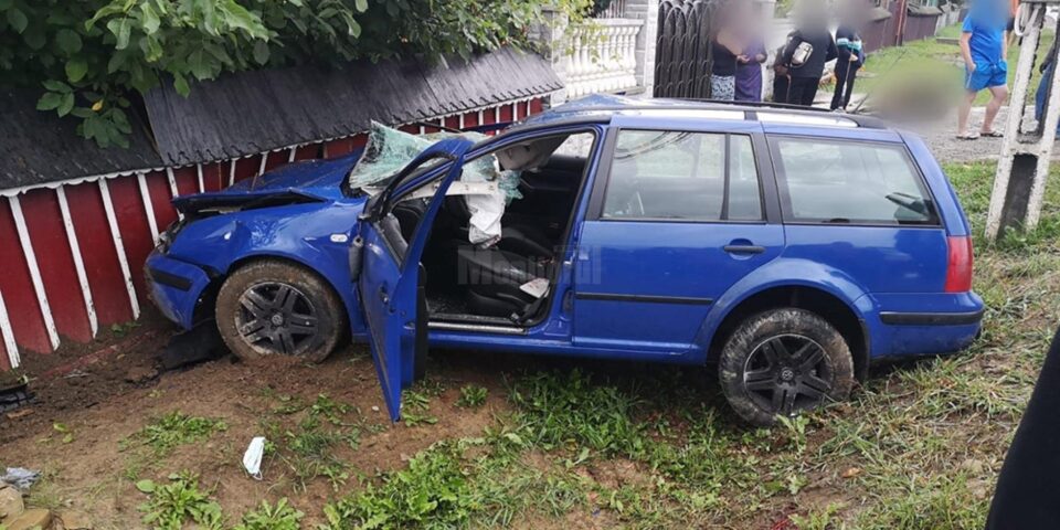 Două accidente cu mașini ieșite în decor la Horodnic. Un șofer a încercat să evite două vaci Două accidente cu mașini ieșite în decor la Horodnic. Un șofer a încercat să evite două vaci