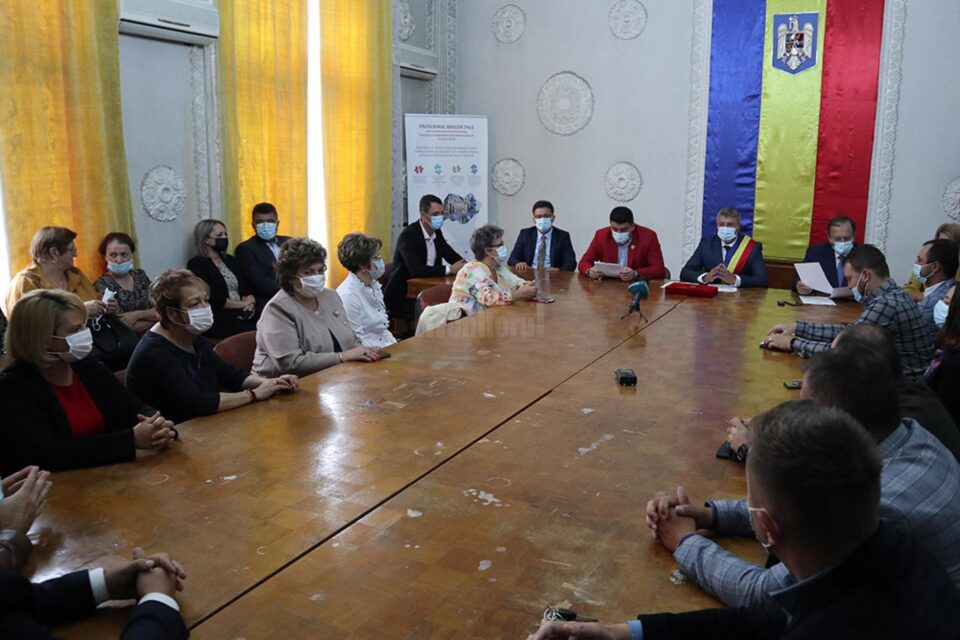 Patru personalități care au contribuit decisiv la deschiderea Spitalului Municipal Fălticeni au primit titlul de Cetățean de Onoare