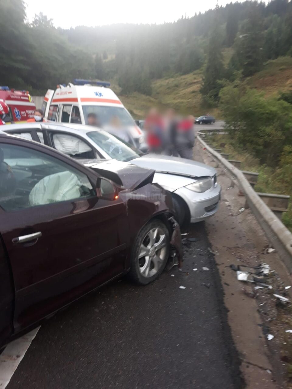 BMW-ul a intrat pe sensul opus și a lovit un autoturism marca Skoda