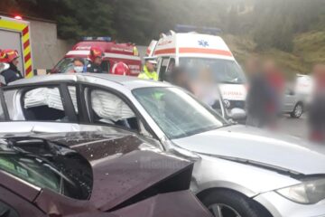 BMW-ul a intrat pe sensul opus și a lovit un autoturism marca Skoda
