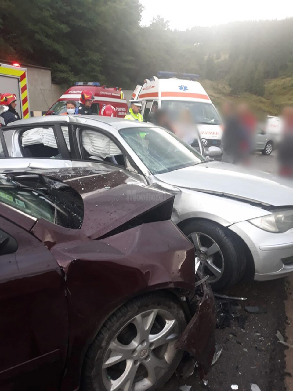 Nu a putut stăpâni BMW-ul pe care îl conducea, a lovit un alt autoturism și s-a oprit într-un parapet