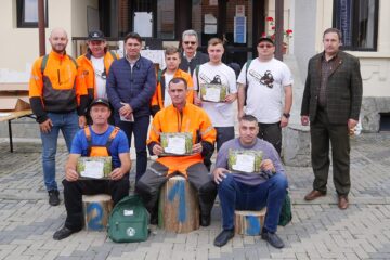 Ocupanții primelor trei locuri la concursul „Cel mai bun fasonator mecanic” - faza județeană