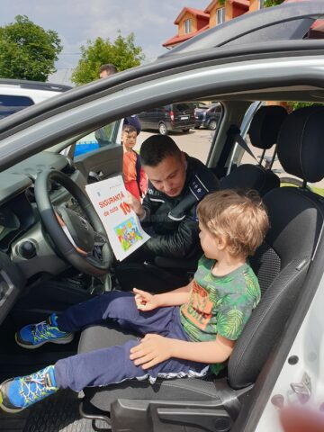 Copii și părinți, instruiți de polițiști înainte de începerea noului an școlar