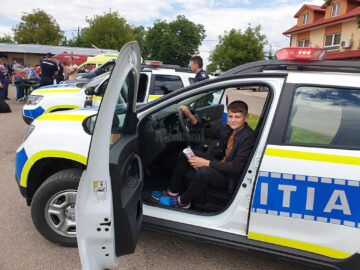 Copii și părinți, instruiți de polițiști înainte de începerea noului an școlar