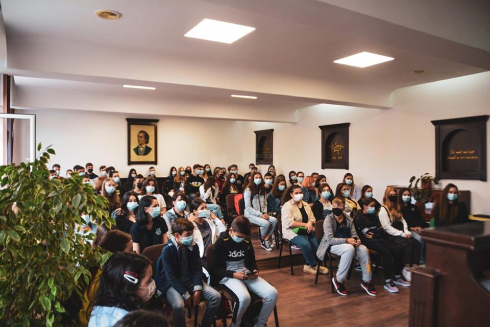 Juniors of CNME – Școala de vară a Colegiului Național „Mihai Eminescu”