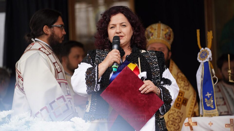 Violeta Țăran a primit Ordinul „Mușatinii”, oferit de Arhiepiscopul Sucevei și Rădăuților, IPS Calinic