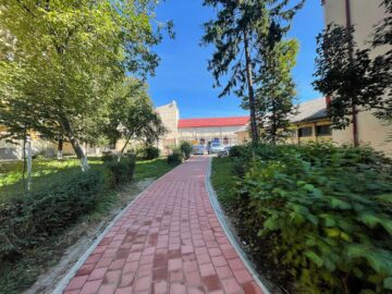 Extindere și modernizare a parcării din zona “Dom Polski”, după refacerea căilor de acces la blocurile din jur