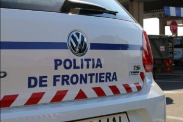 Un șofer care transporta țigări a oprit pe un câmp și a abandonat marfa de contrabandă