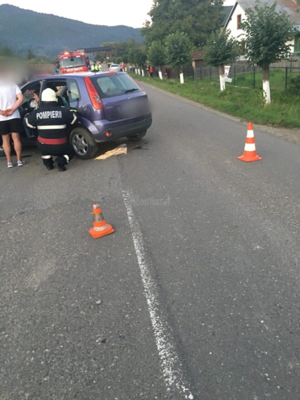 Una dintre mașinile implicate în accident