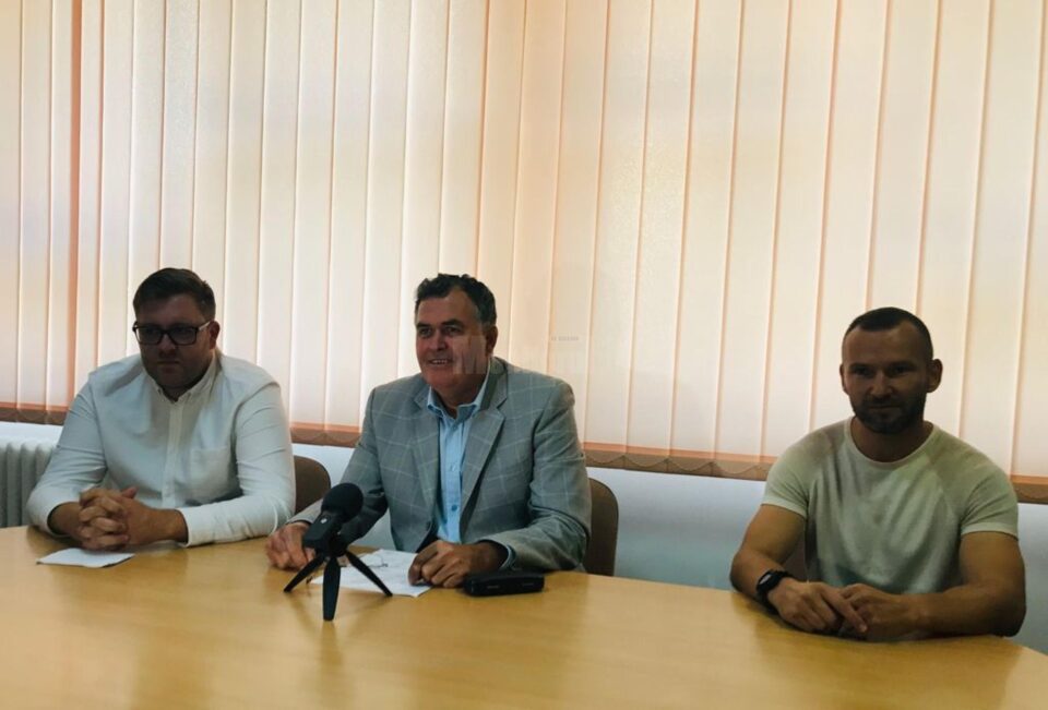 Andrei Ciutac, Aurel Constantin și Ovidiu Bosancu au făcut cunoscut proiectul de colaborare dintre Foresta și LPS Andrei Ciutac, Aurel Constantin și Ovidiu Bosancu au făcut cunoscut proiectul de colaborare dintre Foresta și LPS