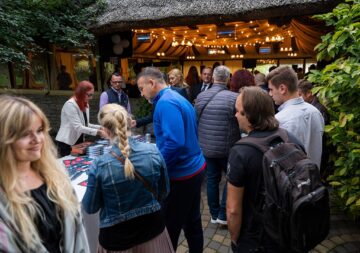 Vasile, copilul din uscătorul blocului care ajunge să salveze copii amărâți, și cartea în care își spune povestea