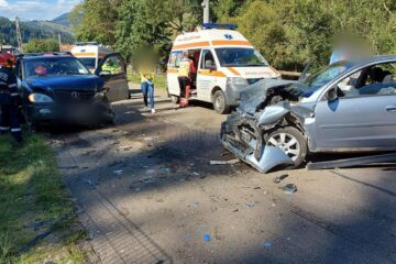 Accident cu doi răniți după ciocnirea a două mașini, la Pojorâta