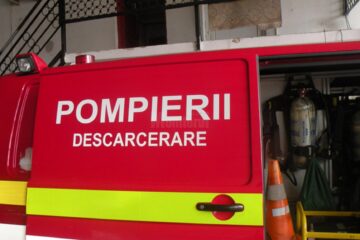 La fața locului a intervenit și un echipaj de descarcerare al pompierilor militari