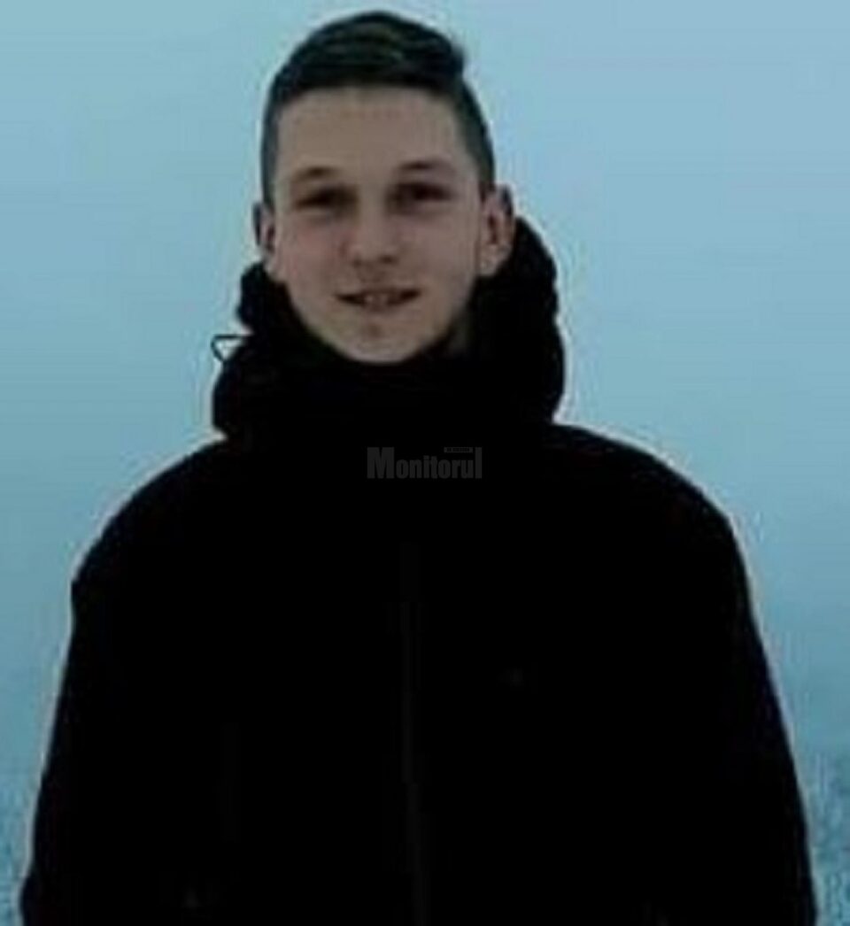 Un tânăr de 19 ani a murit strivit de un compactor de asfalt, pe șantierul unui drum județean Un tânăr de 19 ani a murit strivit de un compactor de asfalt, pe șantierul unui drum județean